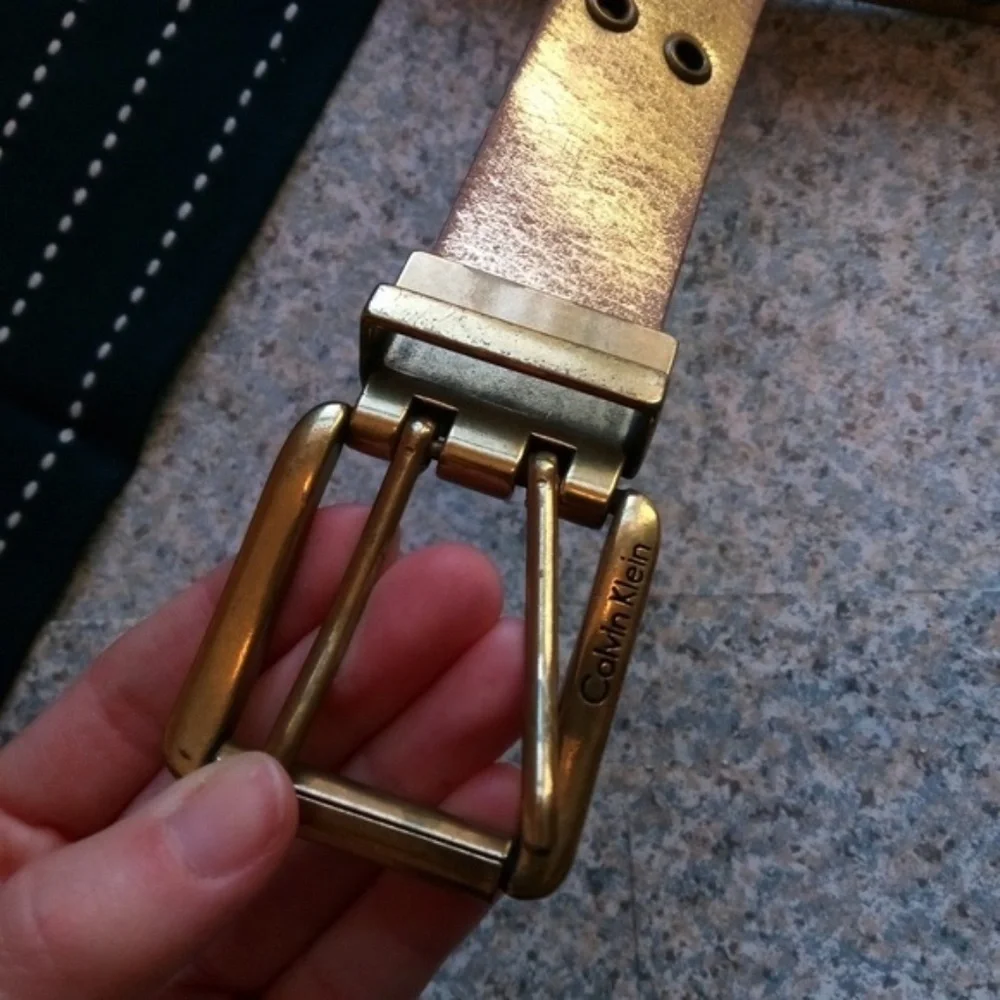 {Calvin Klein Jeans} Leather Gold Grommet Belt M